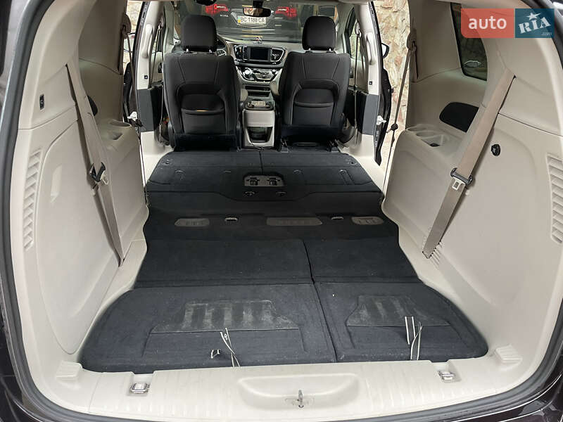 Мінівен Chrysler Pacifica 2017 в Львові фото 19 Мінівен Chrysler Pacifica 2017 в Львові