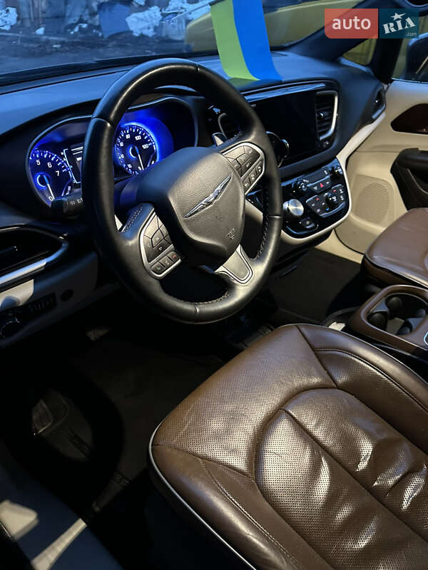 Мінівен Chrysler Pacifica 2016 в Вінниці