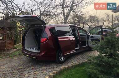Минивэн Chrysler Pacifica 2019 в 
