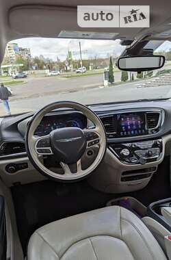 Мінівен Chrysler Pacifica 2017 в Львові