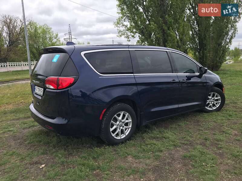 Мінівен Chrysler Pacifica 2016 в Києві