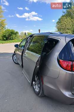 Позашляховик / Кросовер Chrysler Pacifica 2017 в Львові