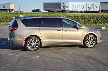 Chrysler Pacifica LIMITED 2016