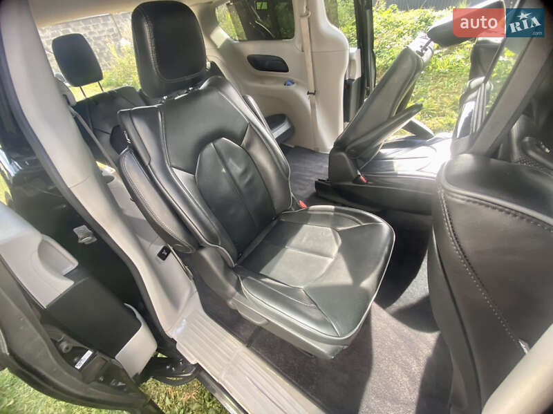Мінівен Chrysler Pacifica 2020 в Ужгороді