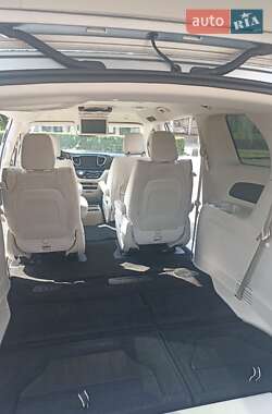 Минивэн Chrysler Pacifica 2018 в 