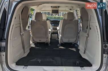 Минивэн Chrysler Pacifica 2018 в 