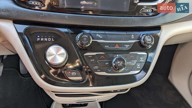 Мінівен Chrysler Pacifica 2018 в Києві