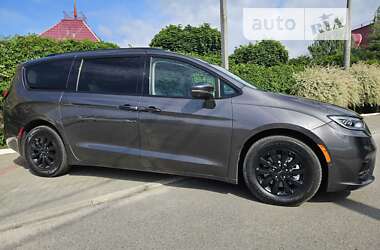 Минивэн Chrysler Pacifica 2021 в Киеве