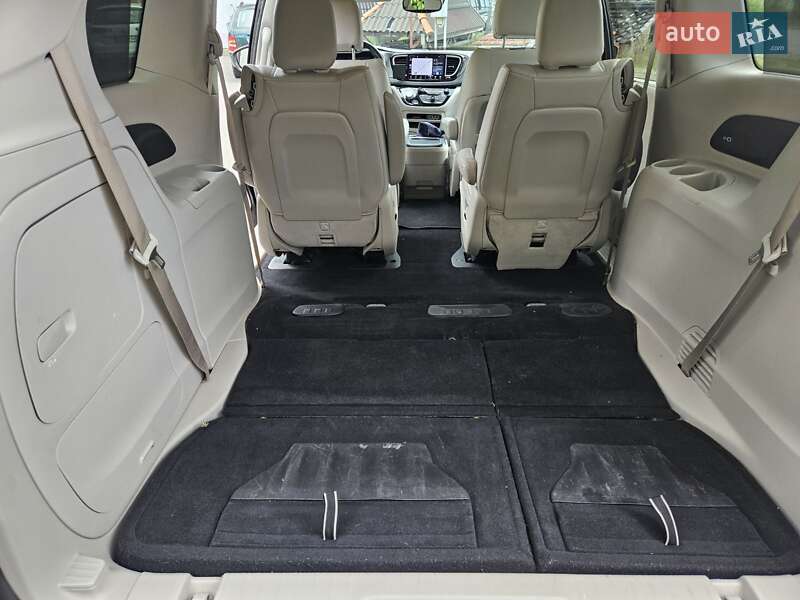 Минивэн Chrysler Pacifica 2021 в Киеве