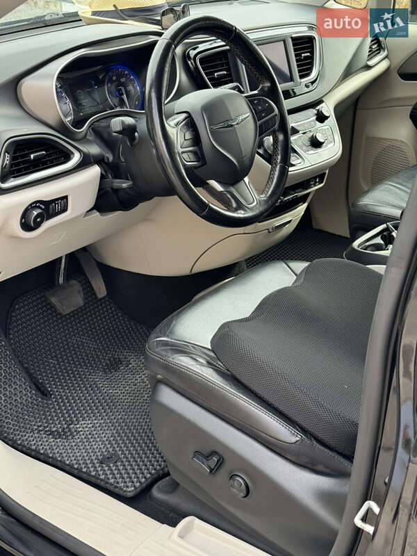 Минивэн Chrysler Pacifica 2019 в Ровно