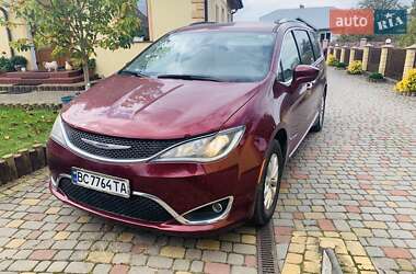 Минивэн Chrysler Pacifica 2019 в 