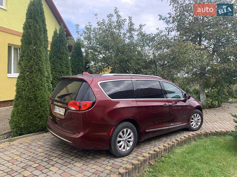 Минивэн Chrysler Pacifica 2019 в Трускавце