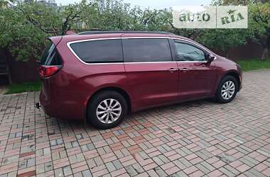 Мінівен Chrysler Pacifica 2018 в Києві