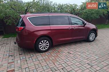 Мінівен Chrysler Pacifica 2018 в Києві