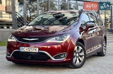 Мінівен Chrysler Pacifica 2017 в Львові