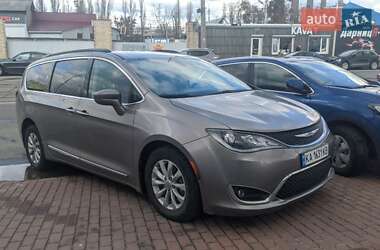 Минивэн Chrysler Pacifica 2017 в Мукачево