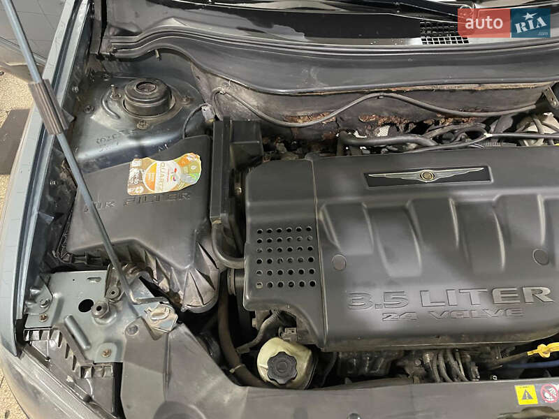 Минивэн Chrysler Pacifica 2004 в Днепре