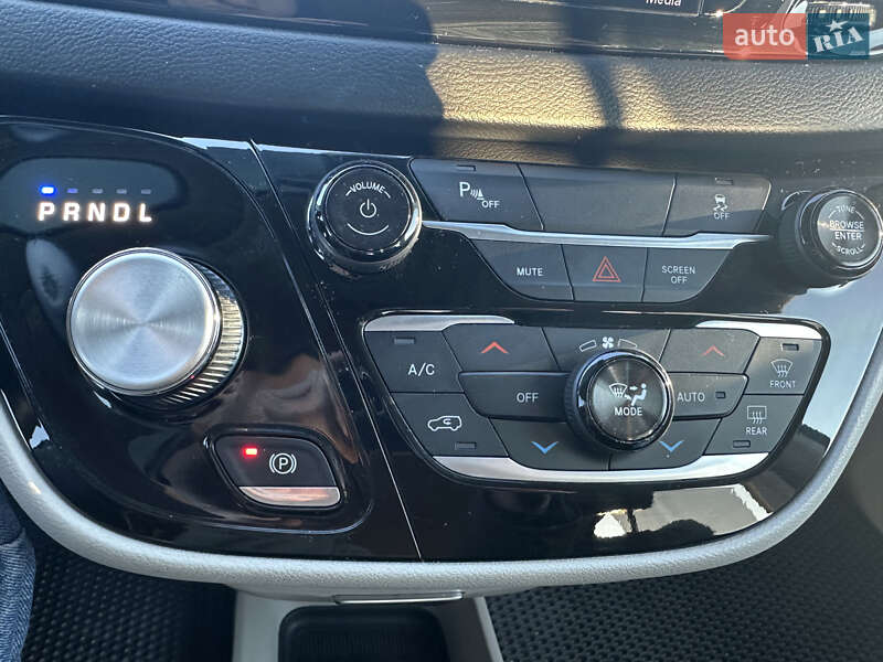 Минивэн Chrysler Pacifica 2017 в Днепре