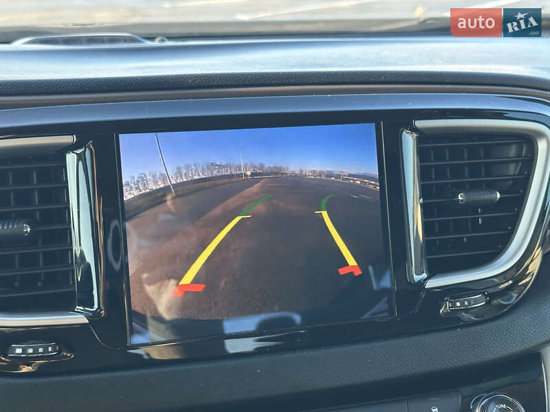 Минивэн Chrysler Pacifica 2017 в Днепре