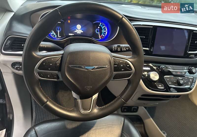 Минивэн Chrysler Pacifica 2017 в Днепре