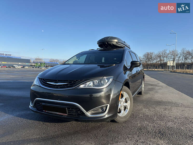 Минивэн Chrysler Pacifica 2017 в Днепре