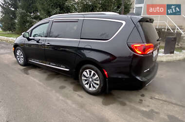 Мінівен Chrysler Pacifica 2020 в 