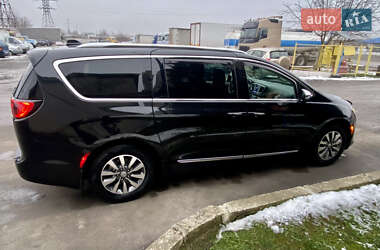 Мінівен Chrysler Pacifica 2020 в 