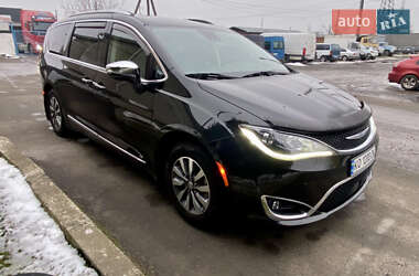 Мінівен Chrysler Pacifica 2020 в 