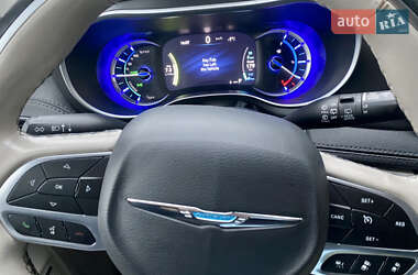 Мінівен Chrysler Pacifica 2020 в 