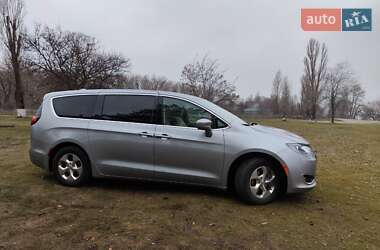 Минивэн Chrysler Pacifica 2018 в 
