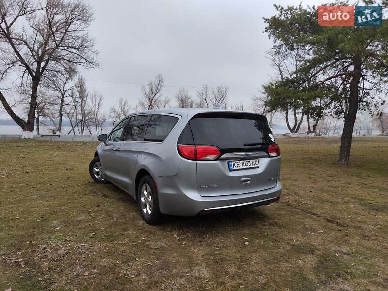 Мінівен Chrysler Pacifica 2018 в Києві