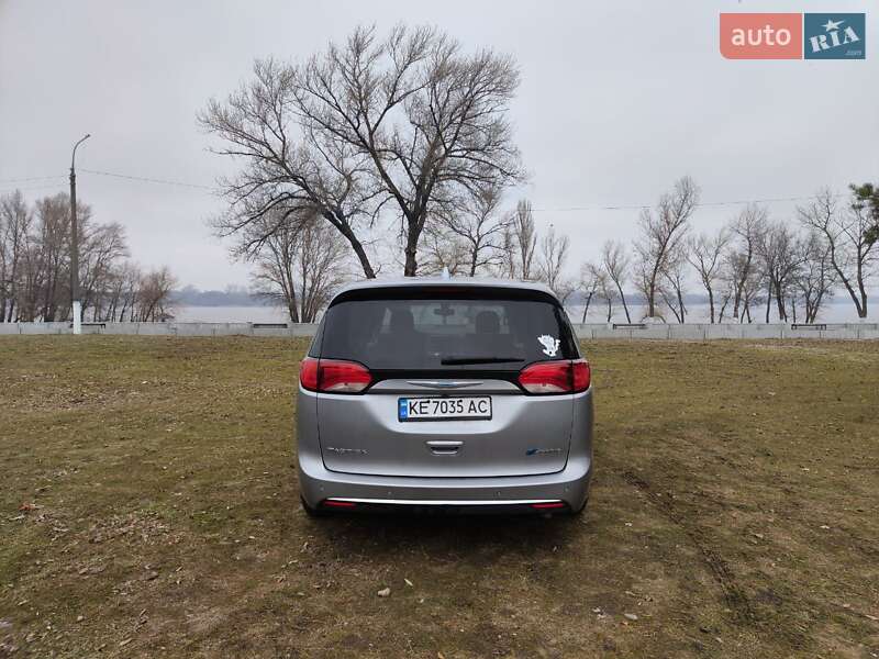 Мінівен Chrysler Pacifica 2018 в Києві