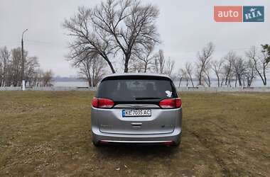 Минивэн Chrysler Pacifica 2018 в 