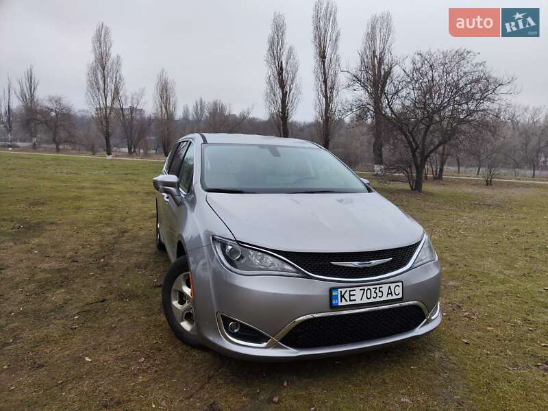 Мінівен Chrysler Pacifica 2018 в Києві