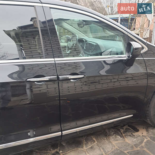 Минивэн Chrysler Pacifica 2016 в Ахтырке