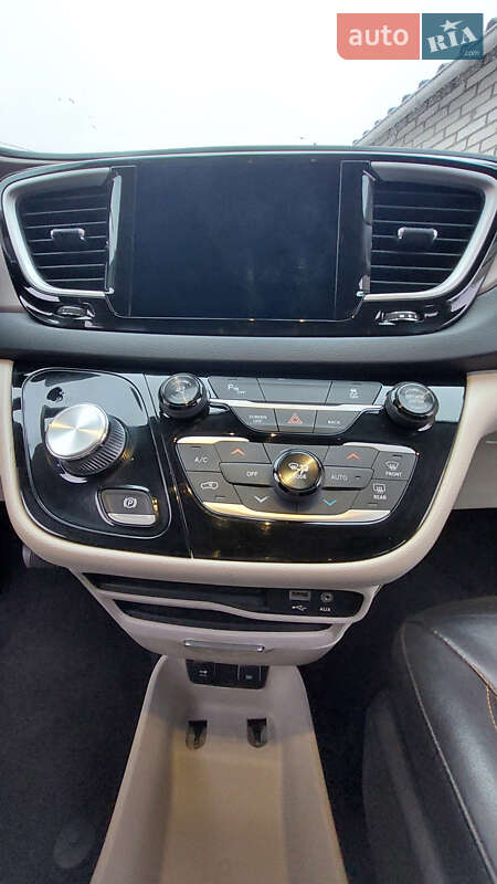 Минивэн Chrysler Pacifica 2016 в Ахтырке