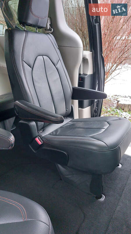 Минивэн Chrysler Pacifica 2016 в Ахтырке
