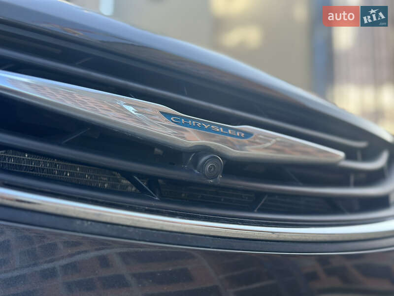 Мінівен Chrysler Pacifica 2018 в Львові