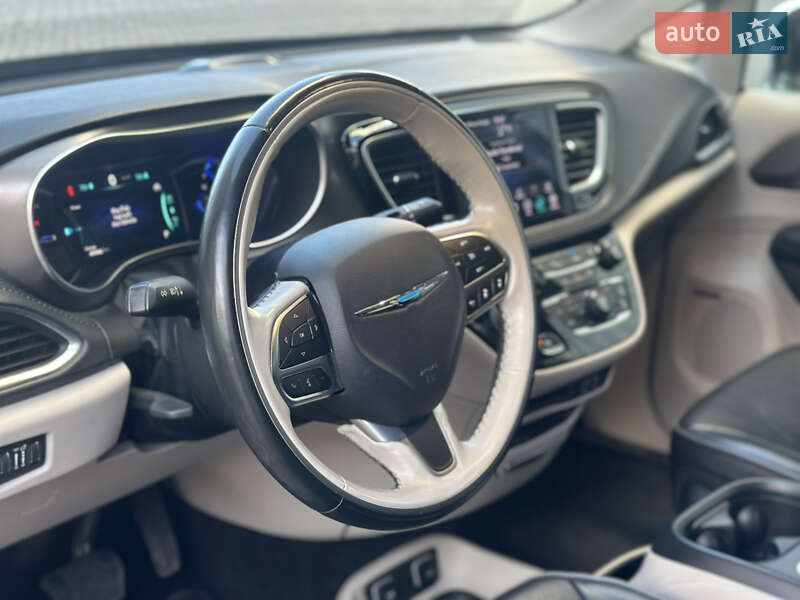 Мінівен Chrysler Pacifica 2018 в Львові