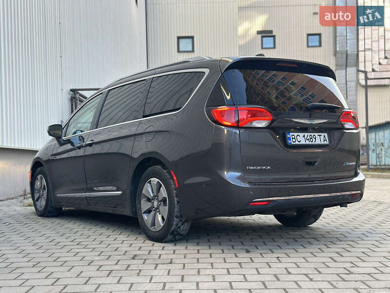 Мінівен Chrysler Pacifica 2018 в Львові