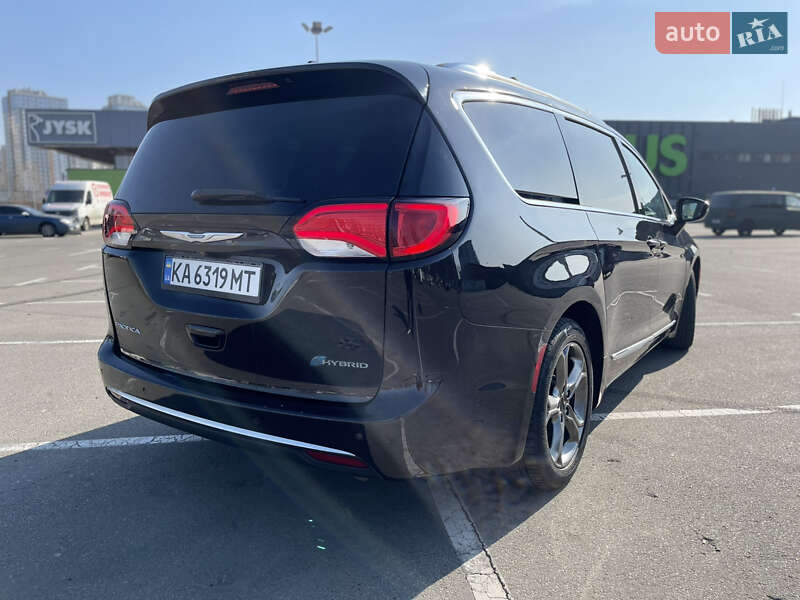 Мінівен Chrysler Pacifica 2018 в Києві