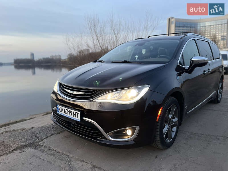 Мінівен Chrysler Pacifica 2018 в Києві