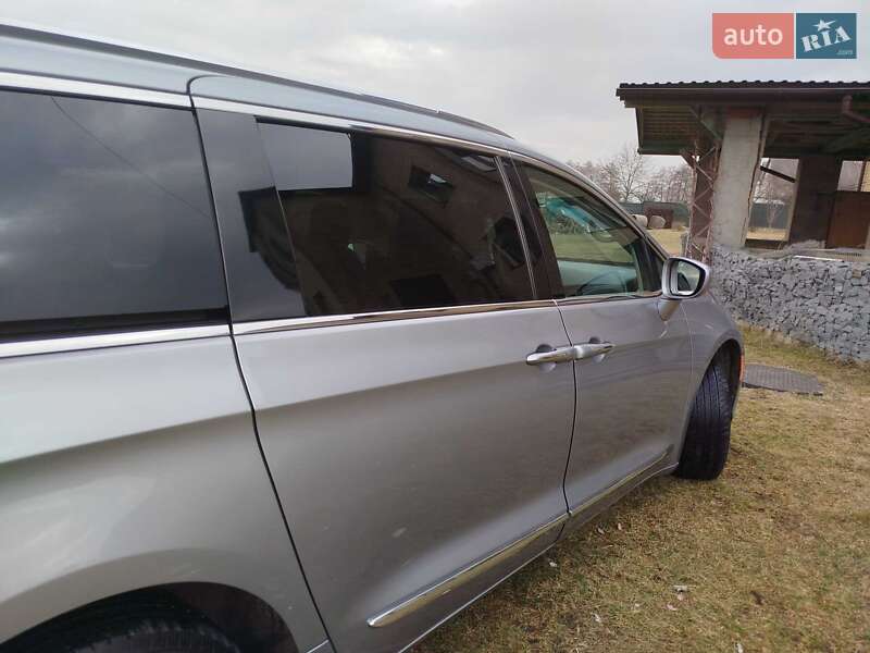 Минивэн Chrysler Pacifica 2017 в Львове