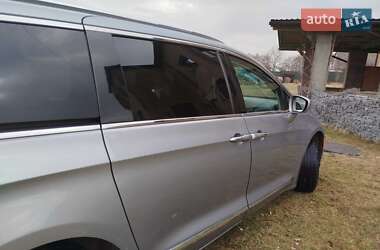 Минивэн Chrysler Pacifica 2017 в 