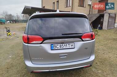 Мінівен Chrysler Pacifica 2017 в Львові