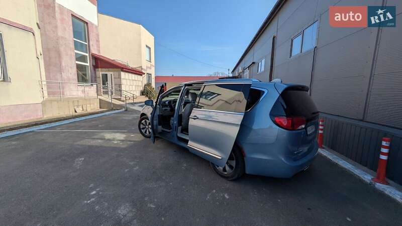 Минивэн Chrysler Pacifica 2017 в Сарнах