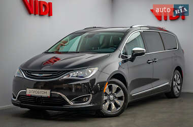 Мінівен Chrysler Pacifica 2017 в Києві