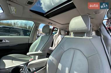 Минивэн Chrysler Pacifica 2017 в 
