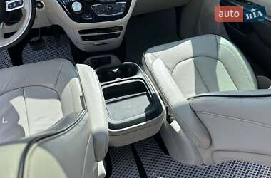 Минивэн Chrysler Pacifica 2017 в 