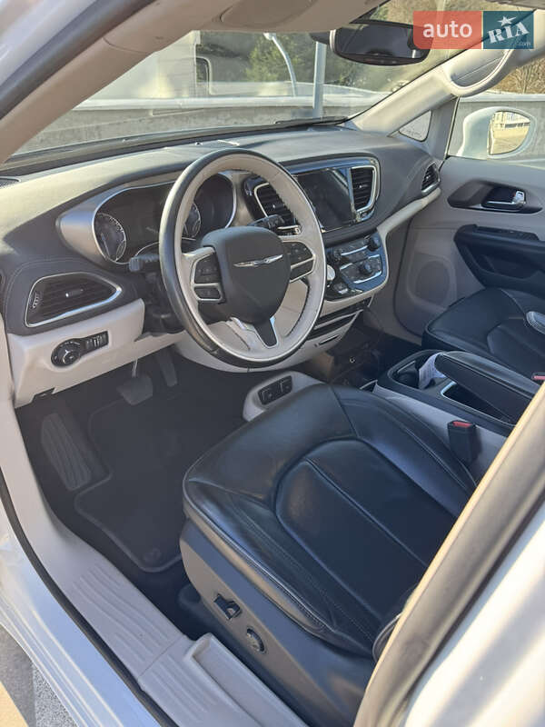 Минивэн Chrysler Pacifica 2019 в Одессе